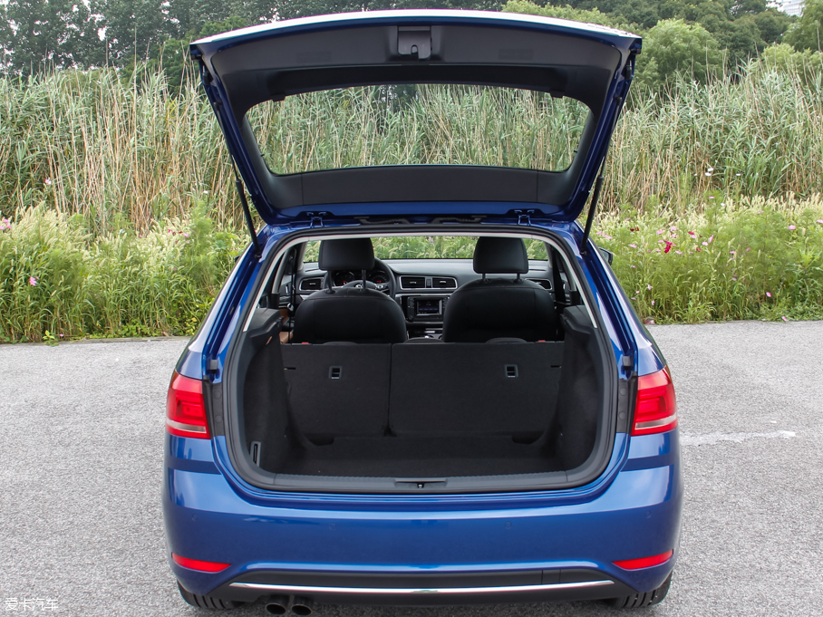 2015݃Ɏ 230TSI DSGA