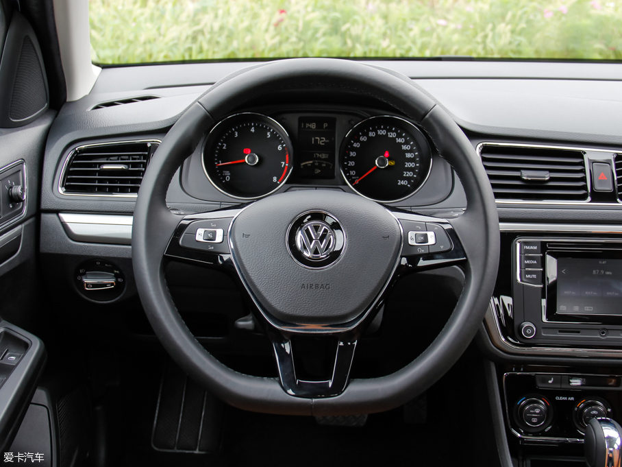 2015݃Ɏ 230TSI DSGA