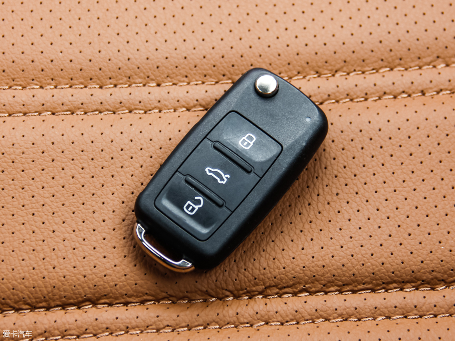 2015݃Ɏ 230TSI DSGA