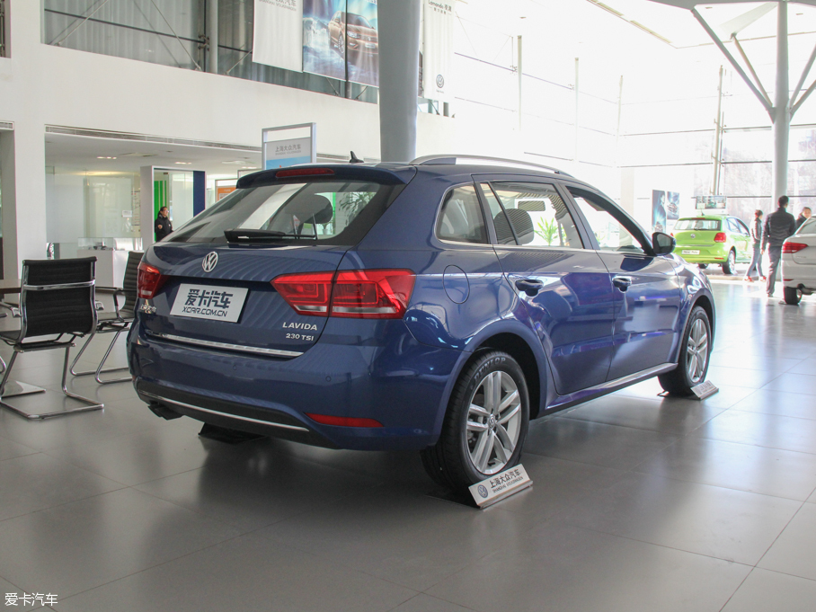 2015݃Ɏ 230TSI DSGm