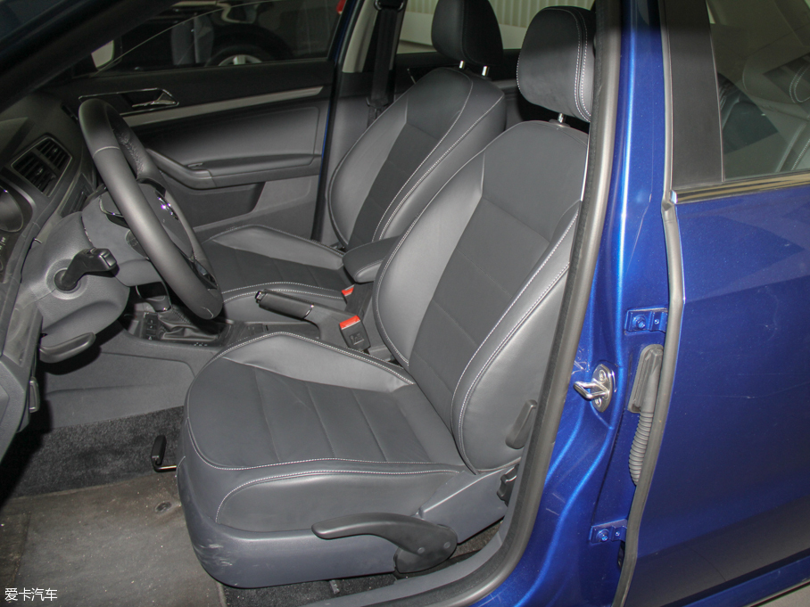 2015݃Ɏ 230TSI DSGm