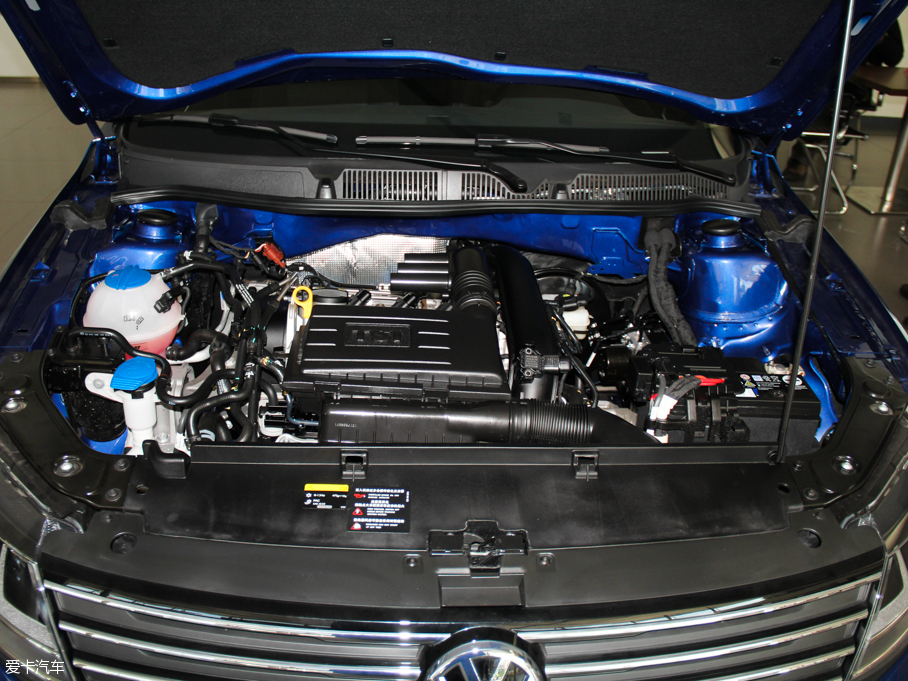 2015݃Ɏ 230TSI DSGm