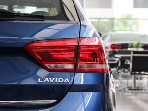 2015款1.6L 自动豪华版 尾灯