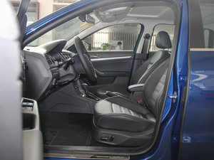 2015款1.6L 自动豪华版 前排空间