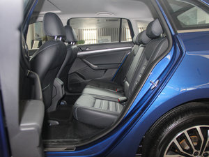 2015款1.6L 自动豪华版 后排空间
