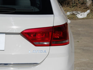 2015款1.6L 手动舒适版 尾灯