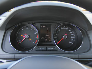 2015款1.6L 手动舒适版 仪表