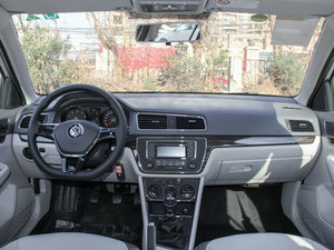2015款1.6L 手动舒适版 内饰全景