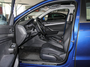2015款230TSI DSG舒适版 前排空间