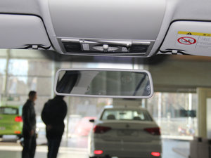 2015款230TSI DSG舒适版 车内后视镜