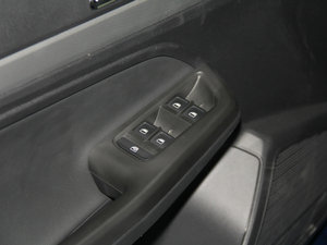 2015款230TSI DSG舒适版 主驾车窗控制区	