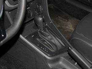 2015款230TSI DSG舒适版 换挡杆