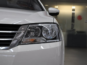 2015款1.6L 自动舒适版 大灯