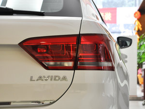 2015款1.6L 自动舒适版 尾灯