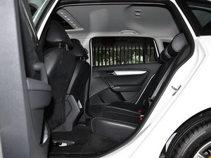 2015款1.6L 自动舒适版 后排空间