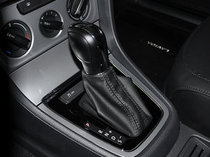 2015款1.6L 自动舒适版 换挡杆