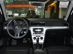 2015款1.6L 自动舒适版 内饰全景
