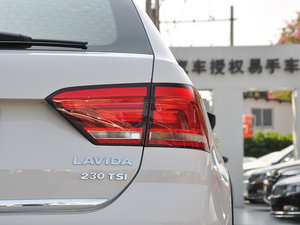 2016款230TSI DSG 豪华版 尾灯