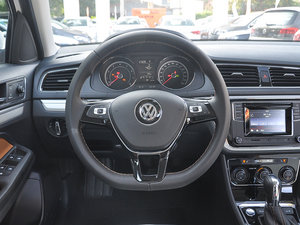 2016款230TSI DSG 豪华版 方向盘