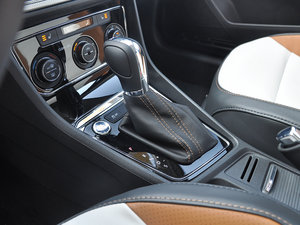 2016款230TSI DSG 豪华版 换挡杆