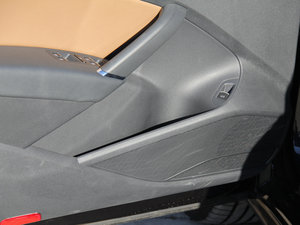 2015款2.0TSI DSG至尊版 前门储物空间