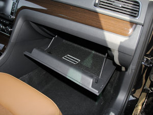 2015款2.0TSI DSG至尊版 手套箱