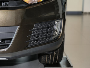 2016款300TSI 手自一体豪华版 四驱 前雾灯