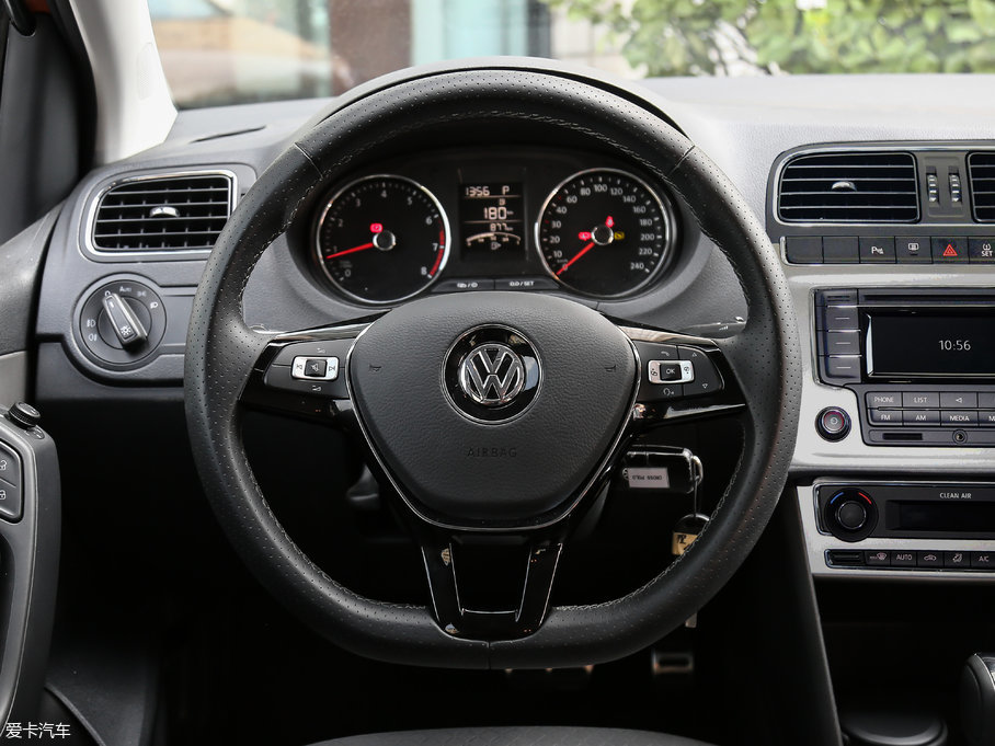 2016Cross Polo 1.6L Զ