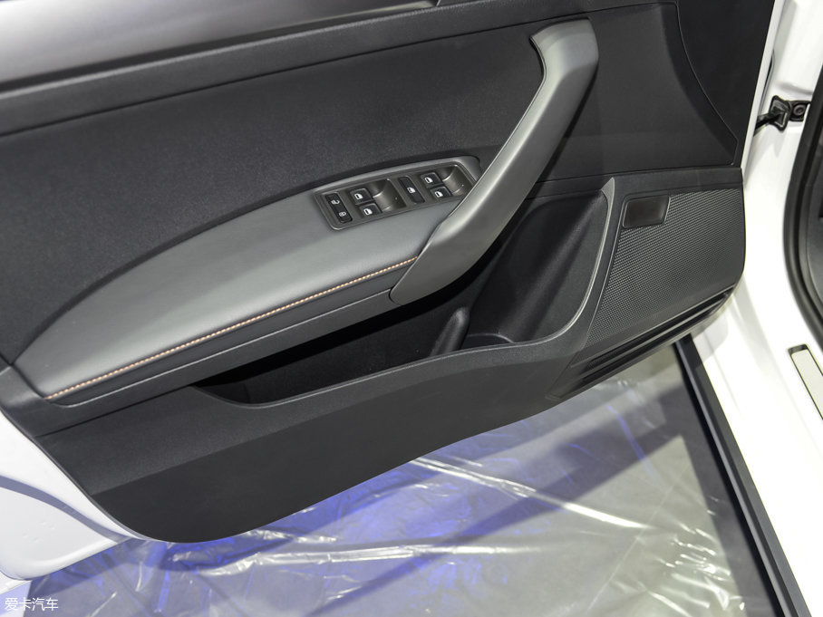 2016��Crossɣ���{ 1.6L �Ԅ����m��