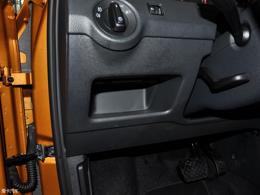 2016��Crossɣ���{ 1.6L �Ԅ��L�а�