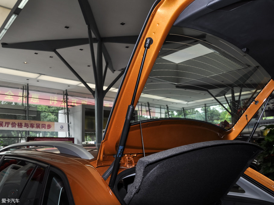 2016��Crossɣ���{ 1.6L �Ԅ��L�а�