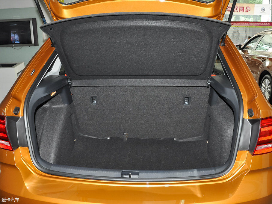 2016��Crossɣ���{ 1.6L �Ԅ��L�а�