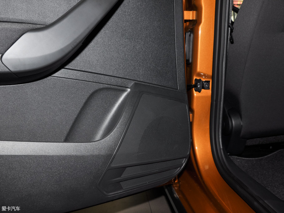 2016��Crossɣ���{ 1.6L �Ԅ��L�а�