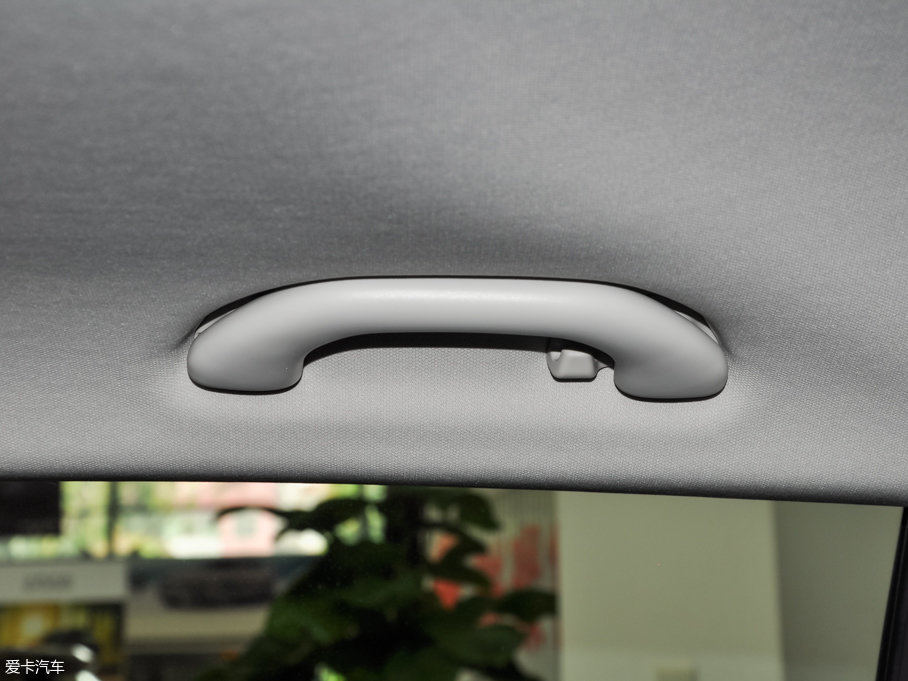 2016��Crossɣ���{ 1.6L �Ԅ��L�а�