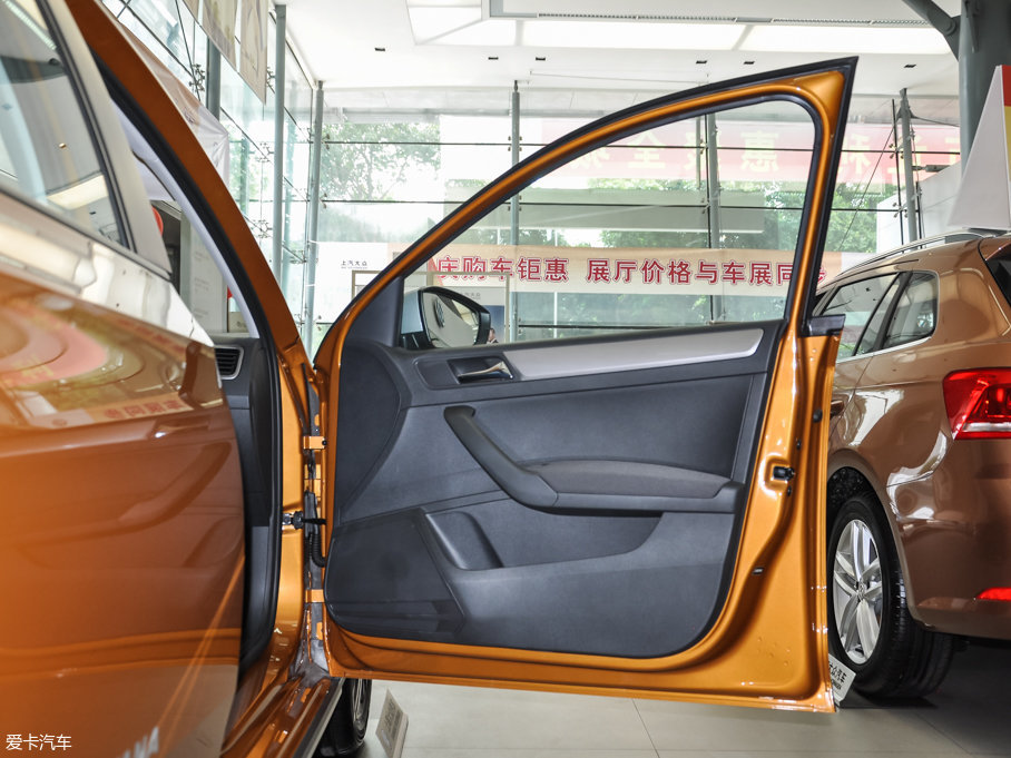 2016��Crossɣ���{ 1.6L �Ԅ��L�а�