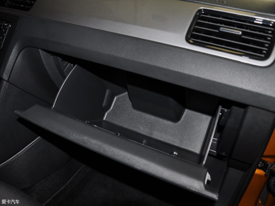 2016��Crossɣ���{ 1.6L �Ԅ��L�а�