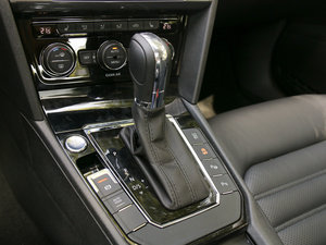 2017款330TSI DSG豪华型 换挡杆
