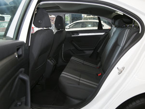 2017款230TSI DSG风尚型 后排空间