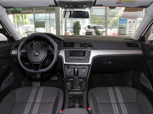 2017款230TSI DSG风尚型 内饰全景