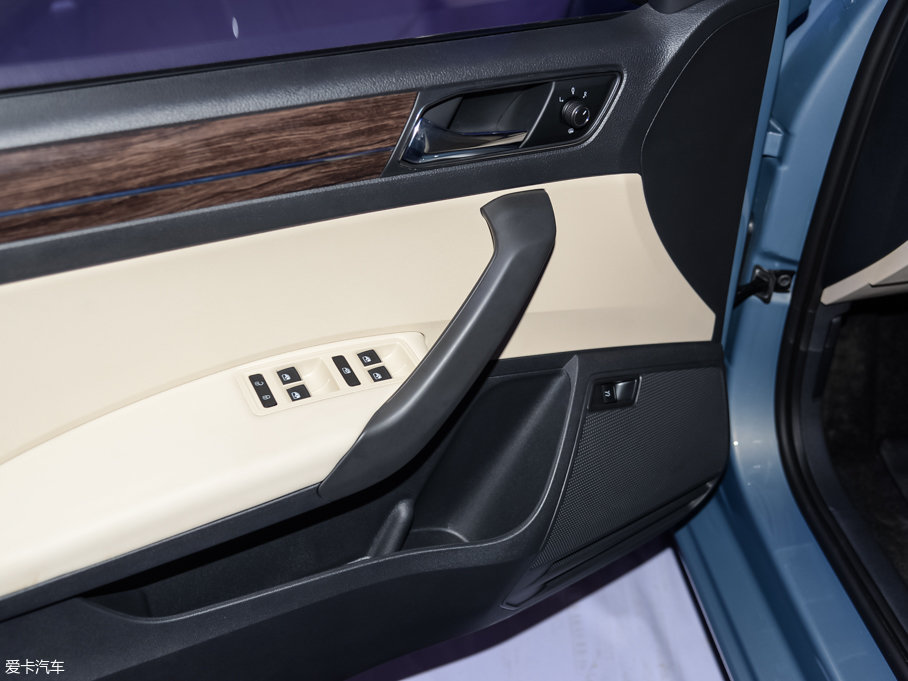 2016��ɣ���{ 1.6L �ԄӺ��A��