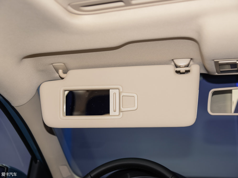 2016ɣ{ 1.6L Ԅ(dng)A