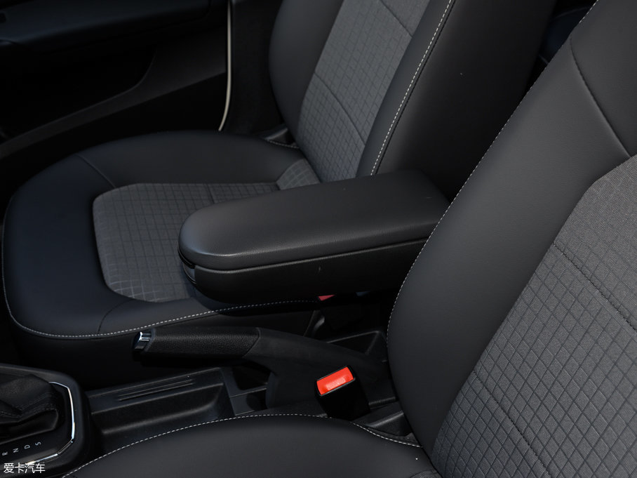 2016ɣ{ 1.6L Ԅ(dng)m