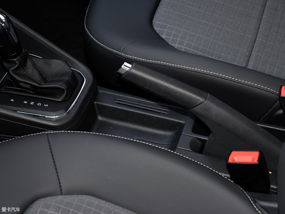 2016ɣ{ 1.6L Ԅ(dng)m