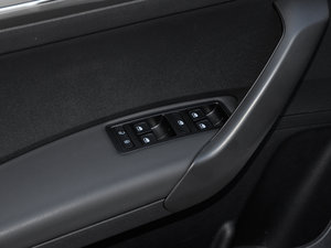 2016款1.6L 自动舒适版 主驾车窗控制区	