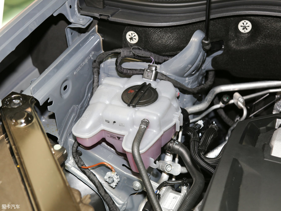 2017; 530 V6 콢