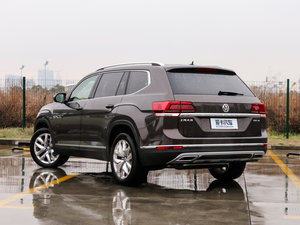 2017款530 V6 四驱至尊旗舰版 左后45度