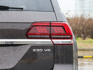 2017款530 V6 四驱至尊旗舰版 尾灯