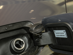 2017530 V6 (q)A (x)(ji)^