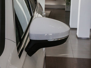 2017款330TSI 舒适版 后视镜