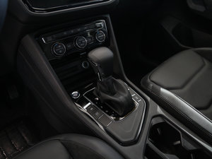 2017款330TSI 舒适版 换挡杆